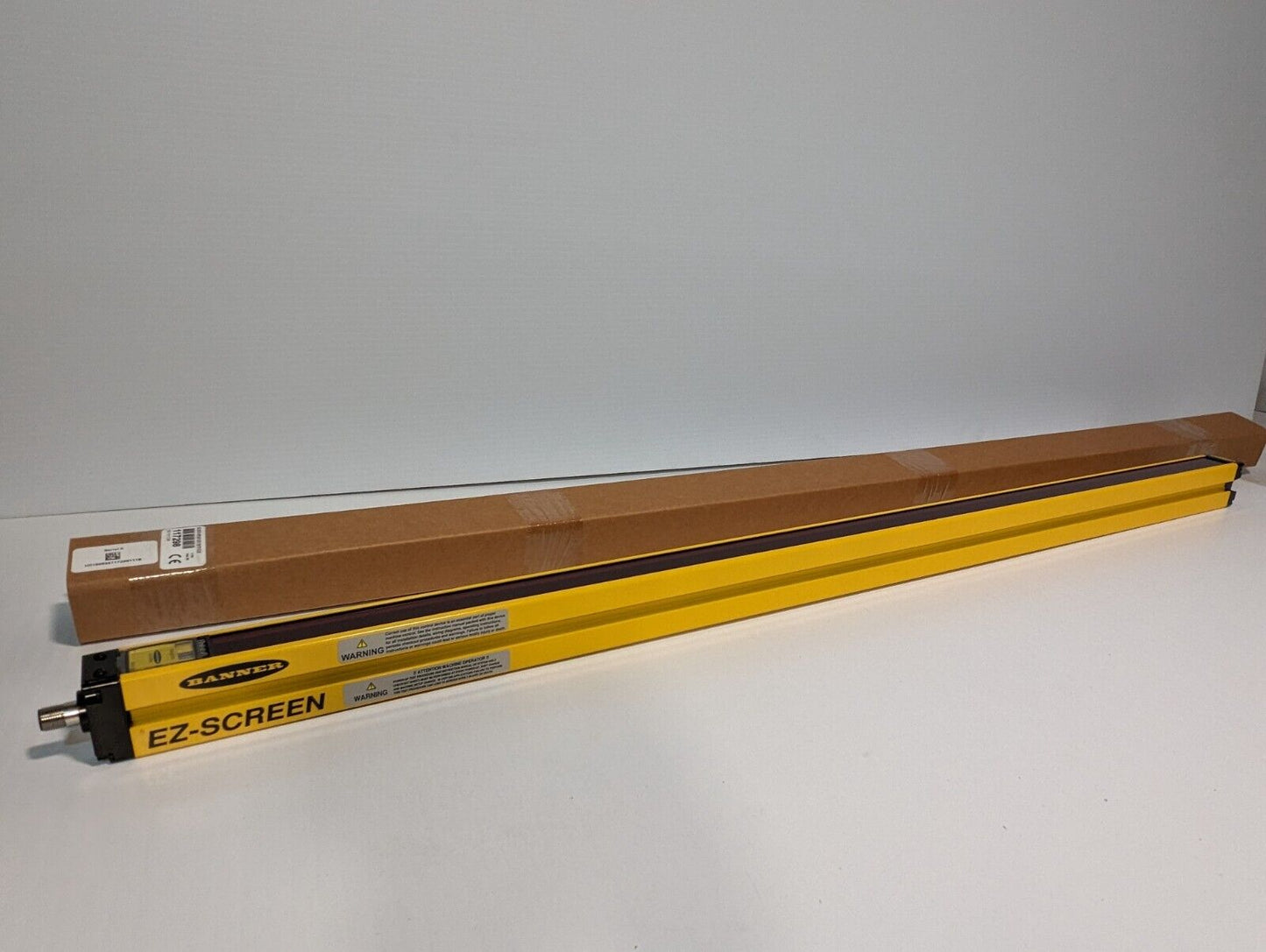 Banner SLSE30-900Q8 EZ-Screen EA Emitter, 36" Light Screen - Free Shipping