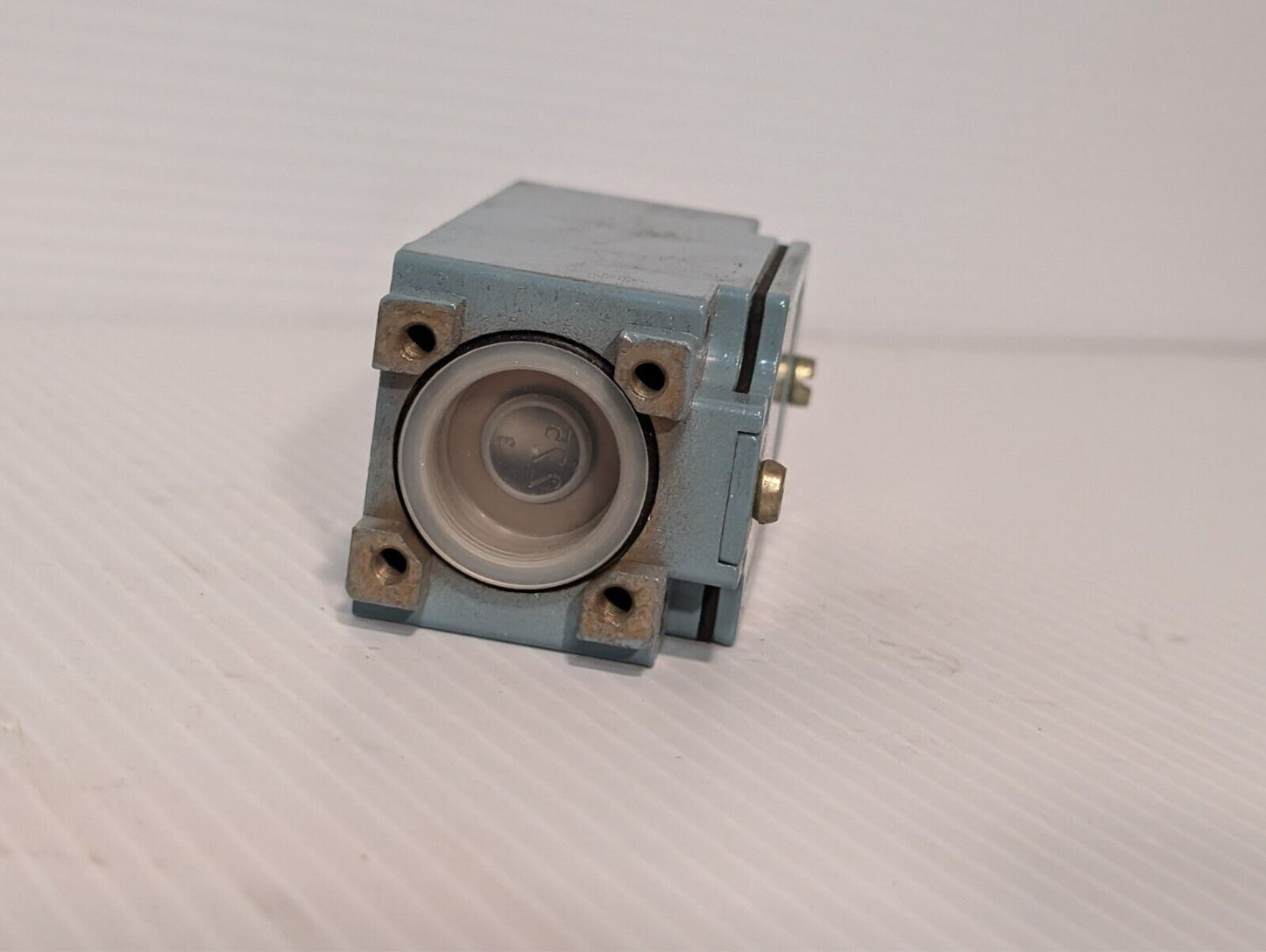 Telemecanique ZCKJ1D Limit Switch Body 038875 2-Pole 1NC+1NO Metal Fixed-Type