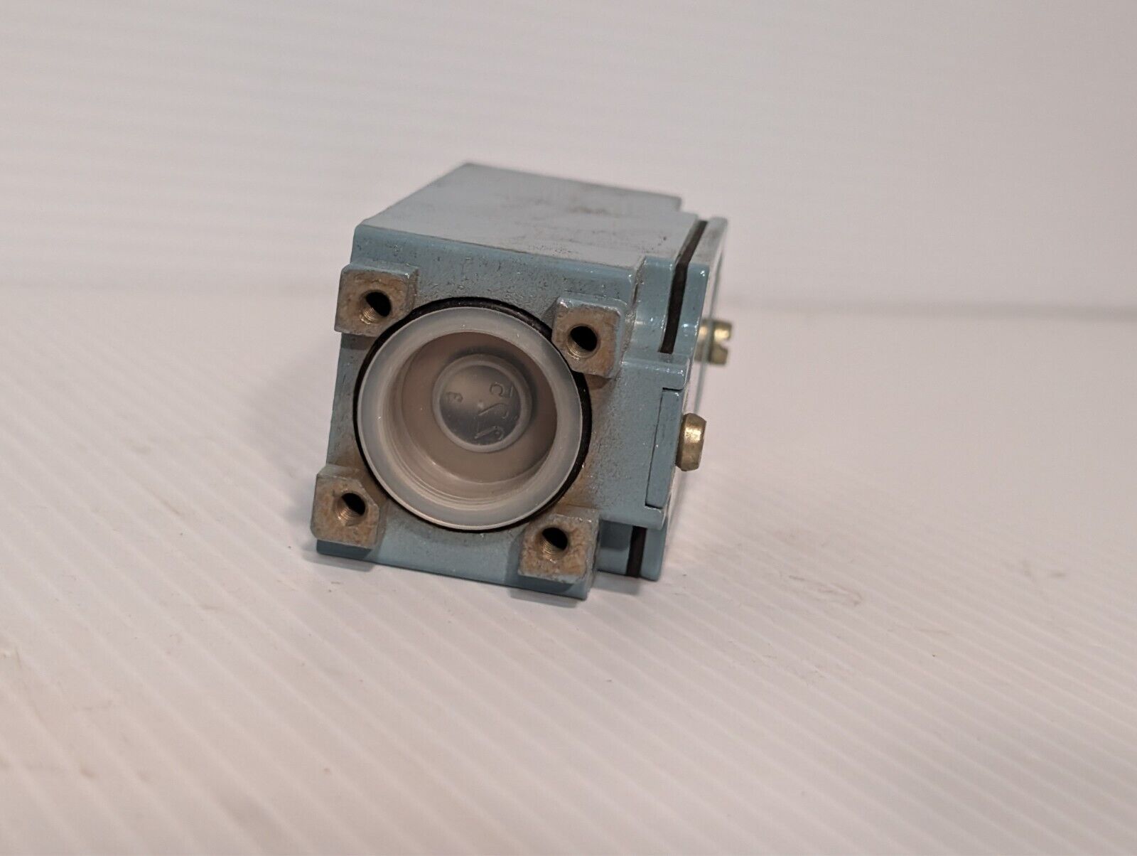 Telemecanique ZCKJ1D Limit Switch Body 038875 2-Pole 1NC+1NO Metal Fixed-Type