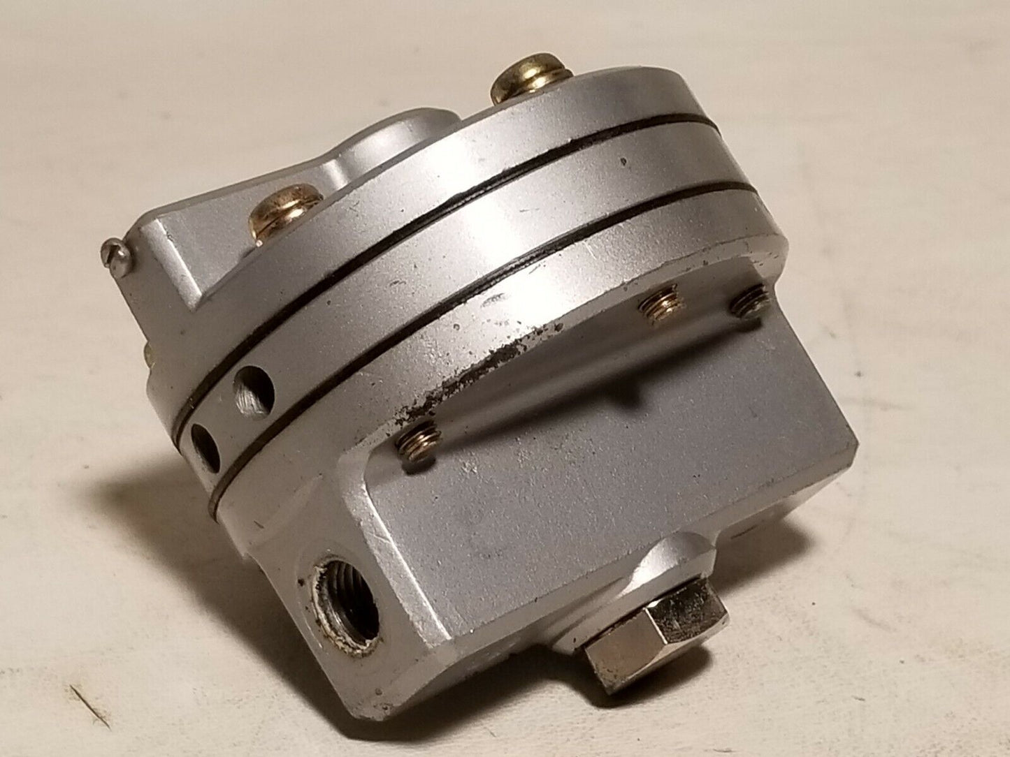 SMC booster relay, model IL100, supply max 9.9kgf/cm^2, in/output max 6kgf/cm^2