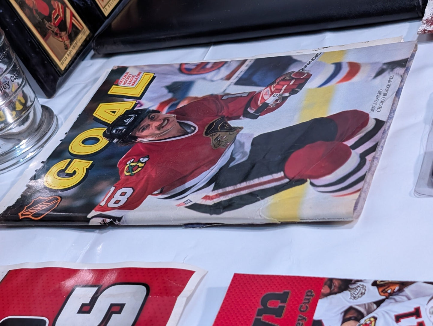Lot of 10 Pieces - Chicago Blackhawks Collectables \ Memorabilia