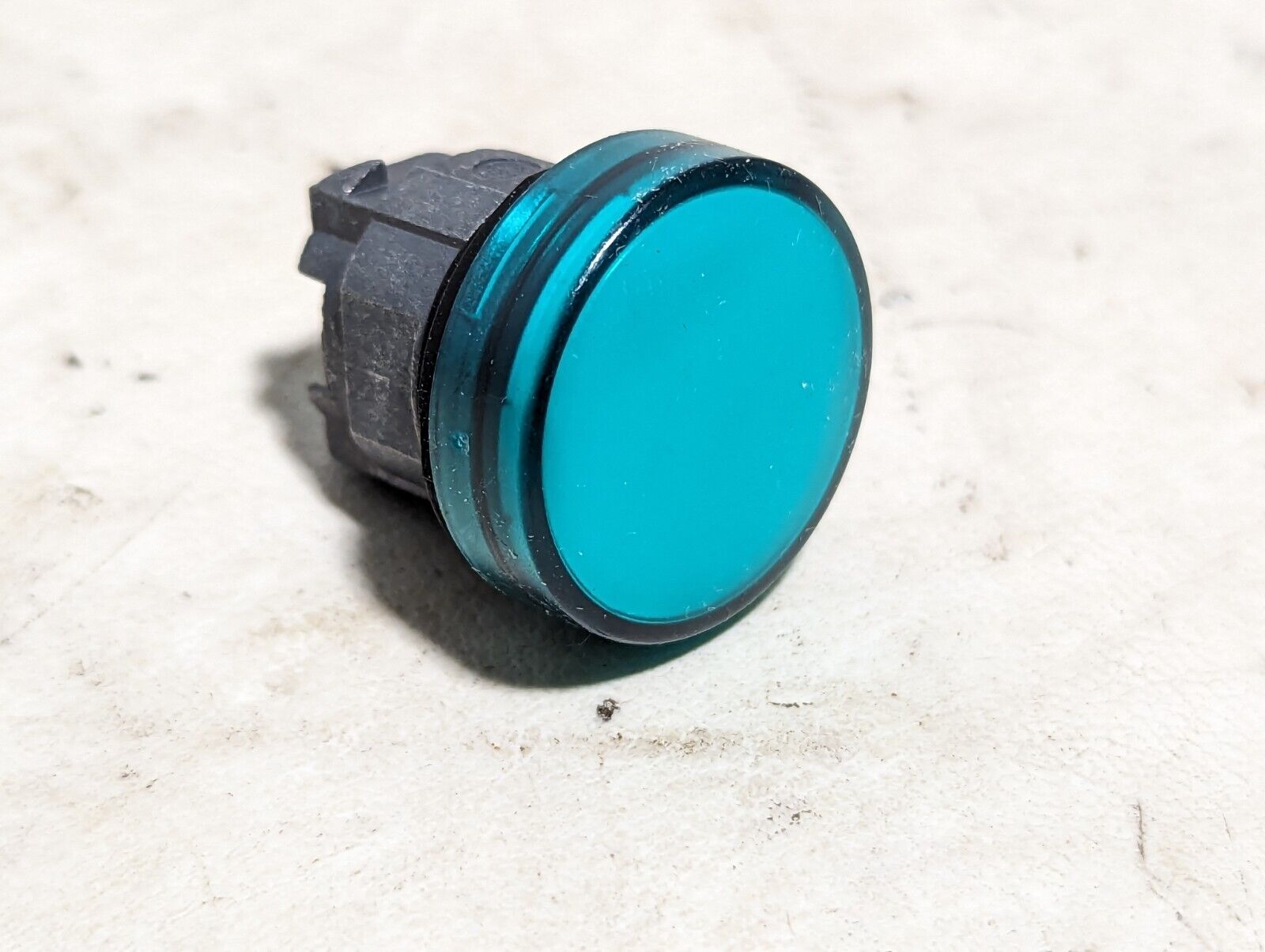 Telemecanique 089192 blue pushbutton switch, XB4 BVB3
