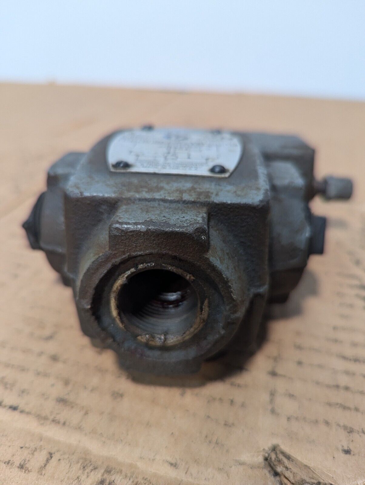 Vickers CT5060ACMFTWLB5100 Pressure Relief Valve, 500-2000 PSI - Free Shipping