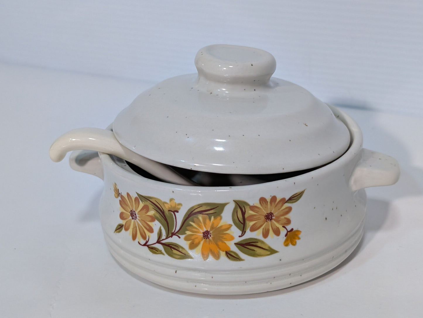 Vintage JMP Capri Bake Serve'nStore Stoneware Daisy Flowers, Pot Pie, Lid, Ladle