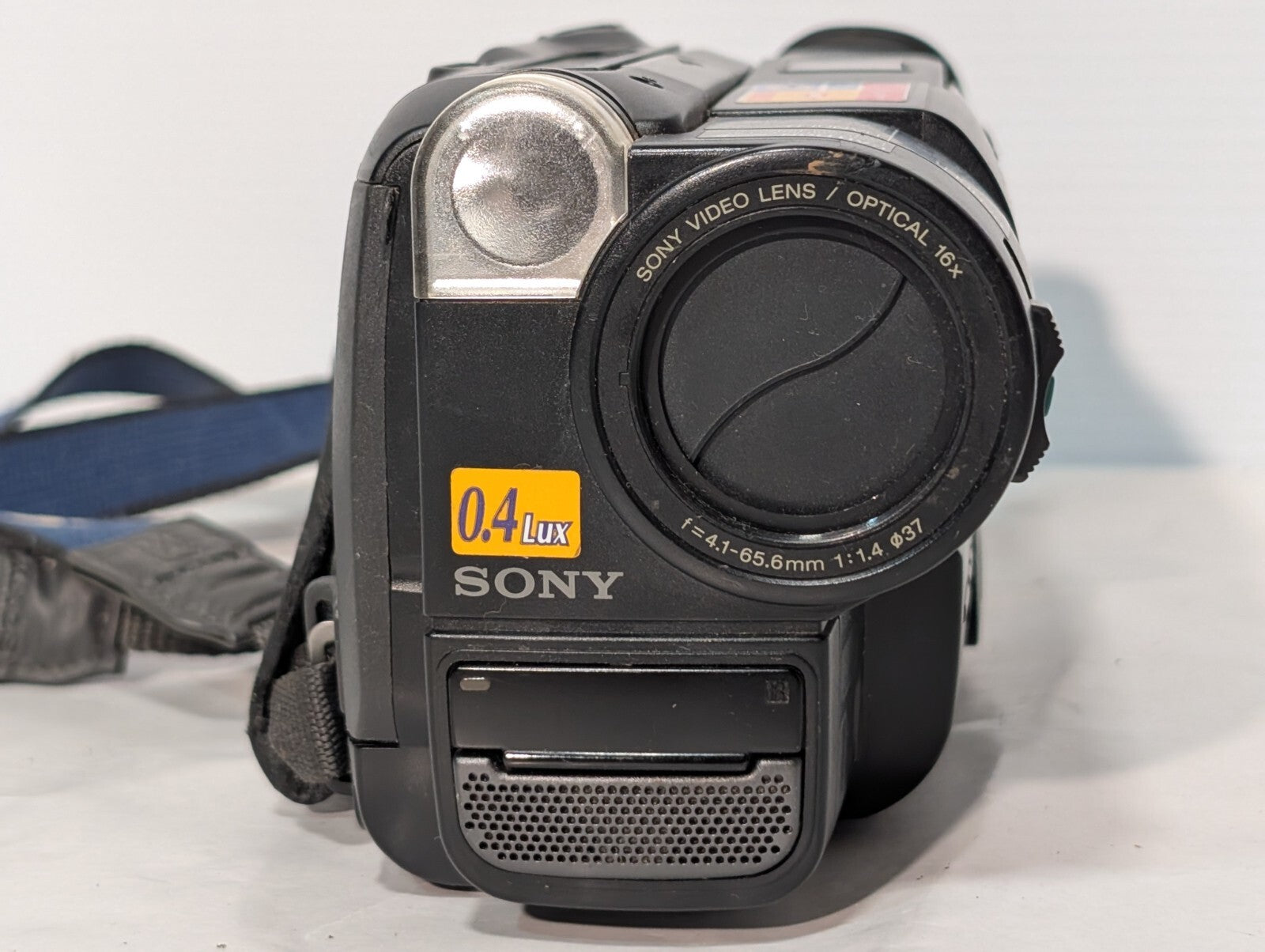 Sony CCD-TR67 Video8 Handycam 8mm Analog Camcorder With Battery + Power Adapter