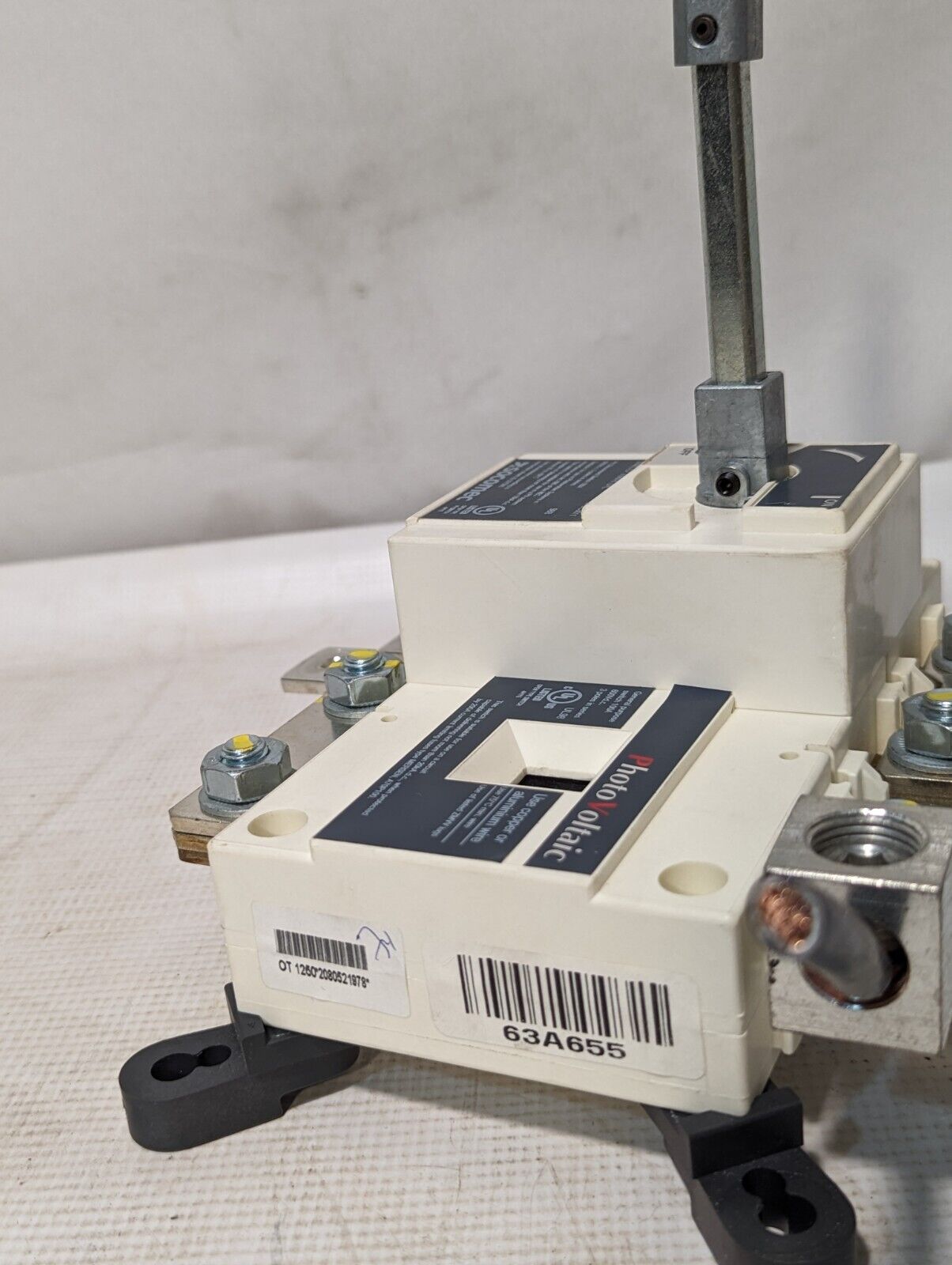 Socomec 27DC3011 PV disconnect switch, 100A, 600VDC, 3 poles in series