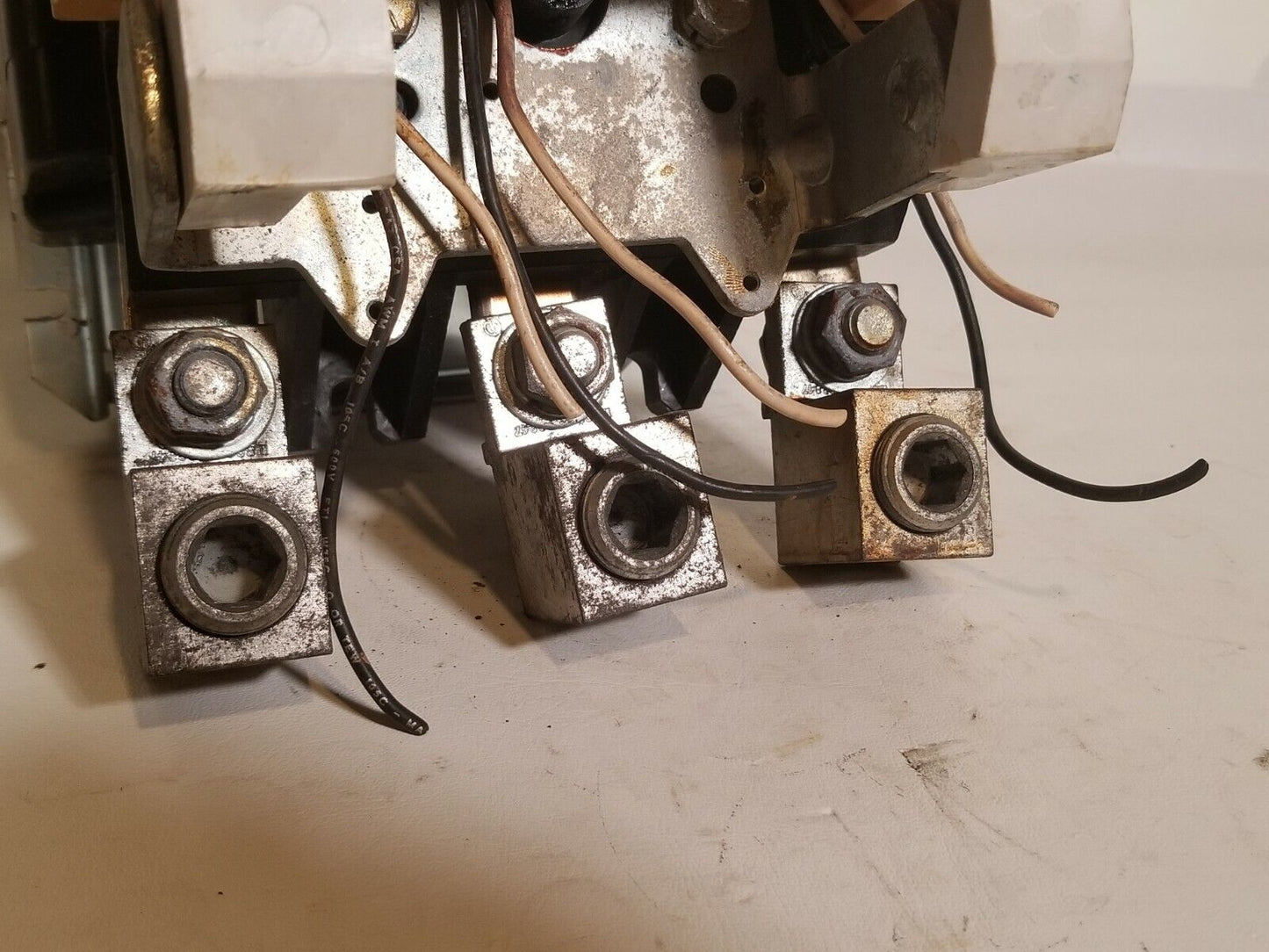 Westinghouse Motor Control Model J A200M5CXXZ1 2045A41G59 with 440/480VAC coil
