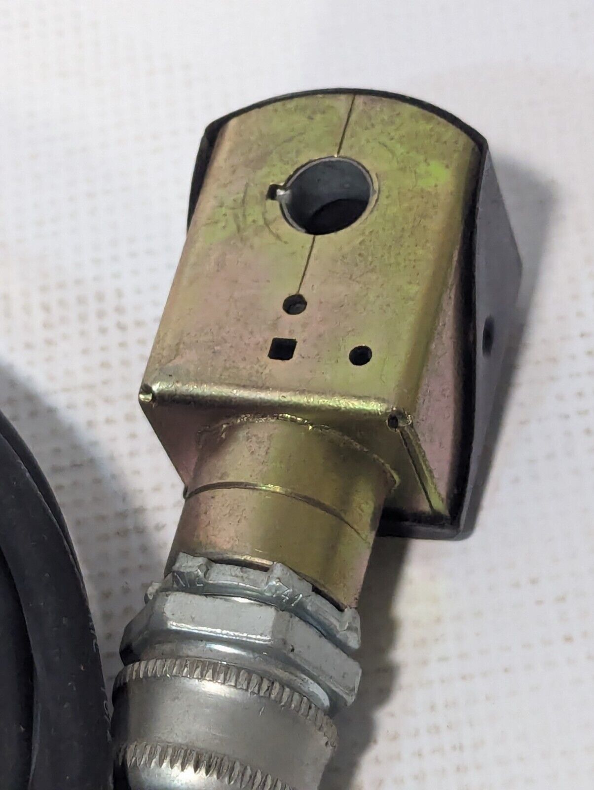 Parker Fluidex 04F25C2622CAHTC05O Oxygen Shutoff Solenoid Valve w/ Cable, 120V