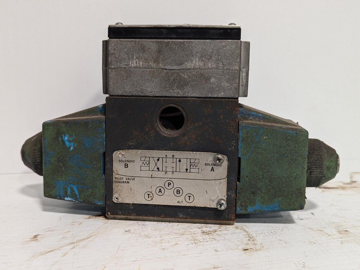 Vickers DG4S4L-012C-B-60 Directional Solenoid Pilot Valve 95 LPM 35W