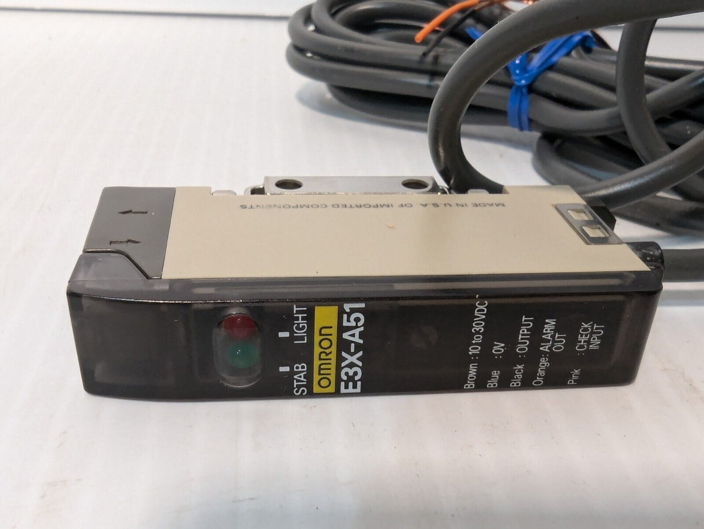 (Read) OMRON E3X-A51 PHOTOELECTRIC SENSOR 10-30VDC 2mm NIB-Free Shipping+Returns