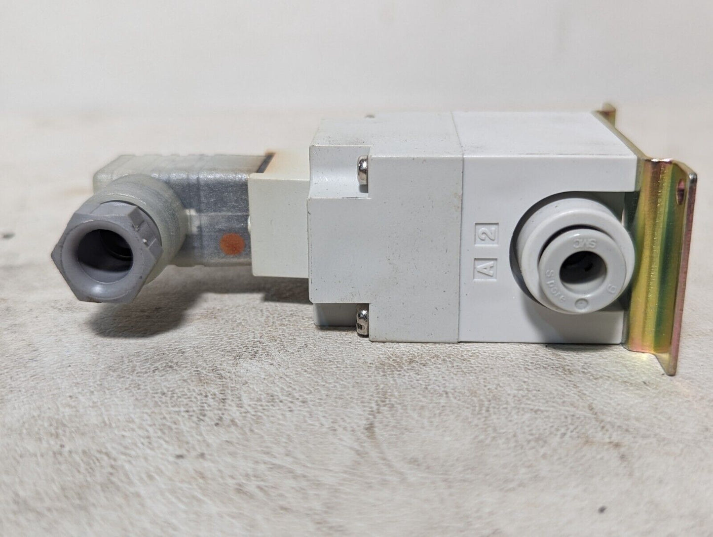 SMC VQ21A1-5YZ-C6-F solenoid valve, air/inert gas, 0.01-0.6MPa