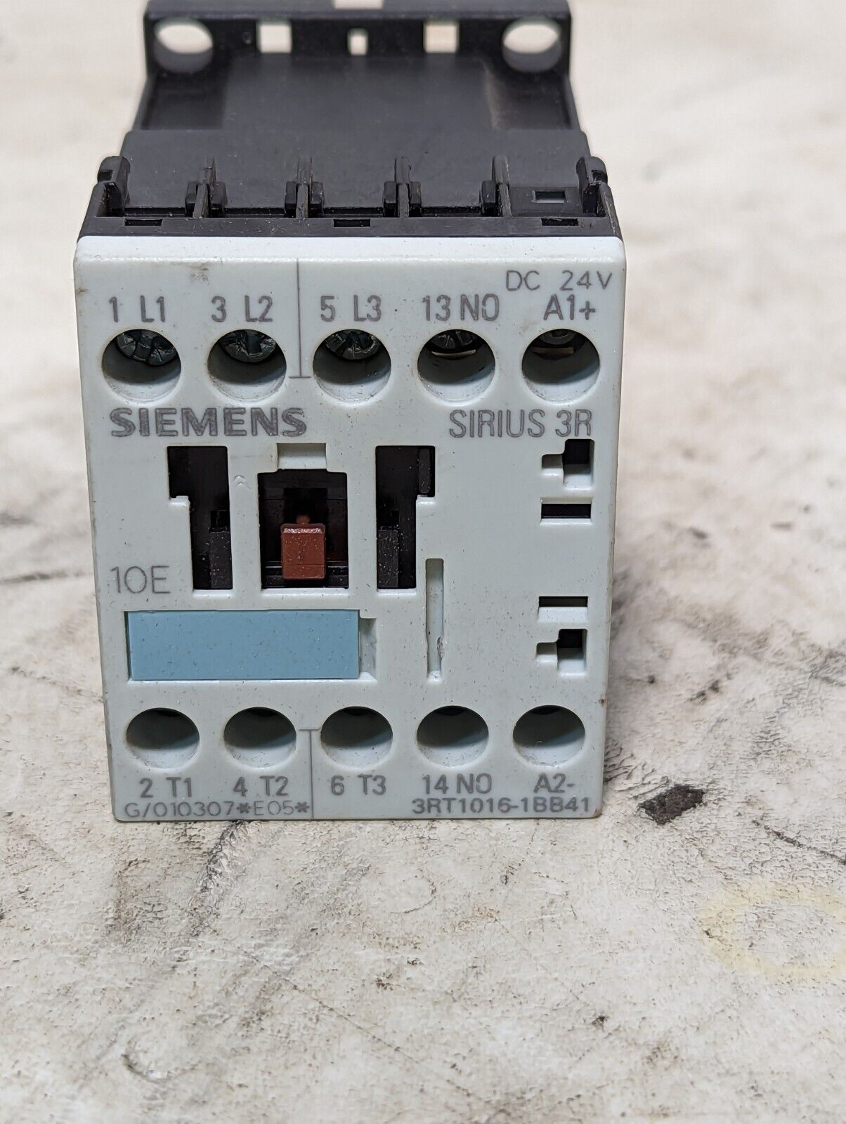 Siemens 3RT1016-1BB41 Control Contactor Relay - 24VDC