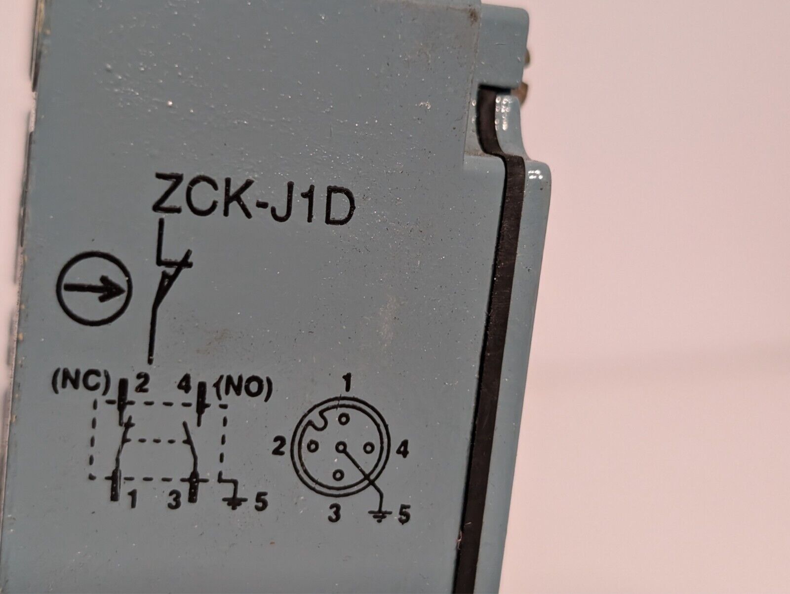 Telemecanique ZCKJ1D Limit Switch Body 038875 2-Pole 1NC+1NO Metal Fixed-Type