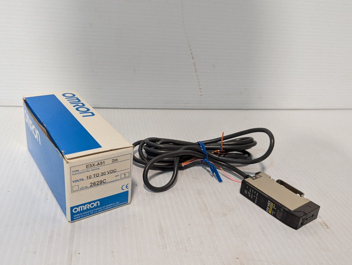 (Read) OMRON E3X-A51 PHOTOELECTRIC SENSOR 10-30VDC 2mm NIB-Free Shipping+Returns