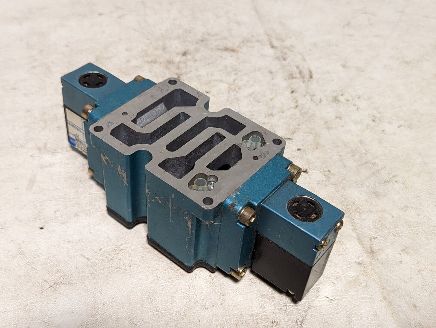 MAC 6521B-311-PM-111DA solenoid valve, vacuum to 150PSI, with PME-111DABE