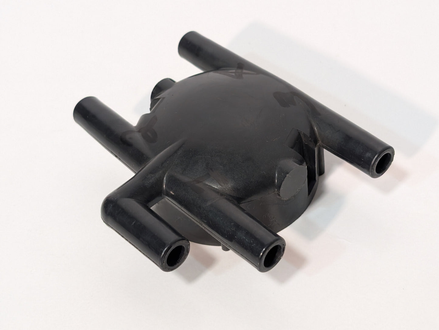 Standard Automotive Parts AL-147 Distributor Cap, (2) Champion UD16 Spark Plugs