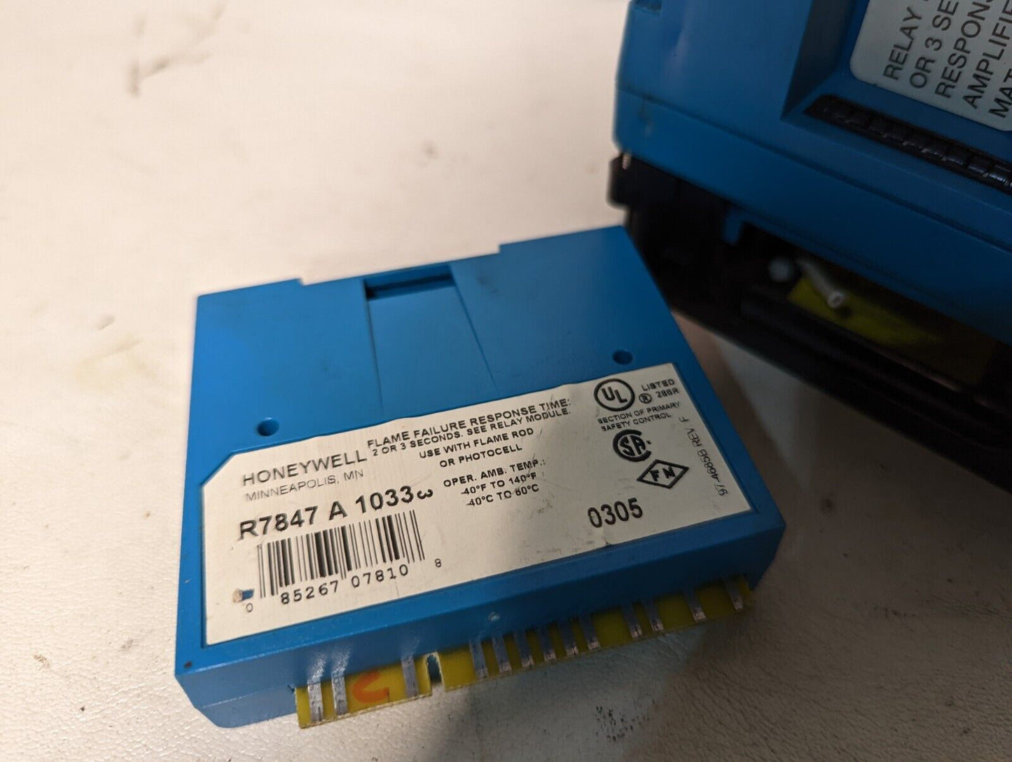 Honeywell RM7890D1004 burner control with R7847A1033 rectification flame amplifi