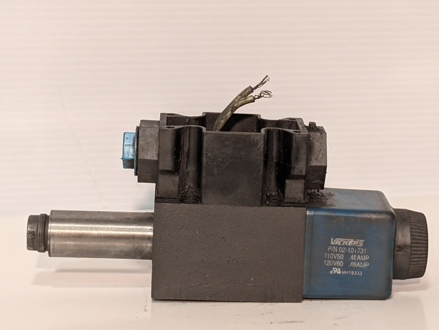 Vickers 02-101731 and Unidentified Hydraulic Valve