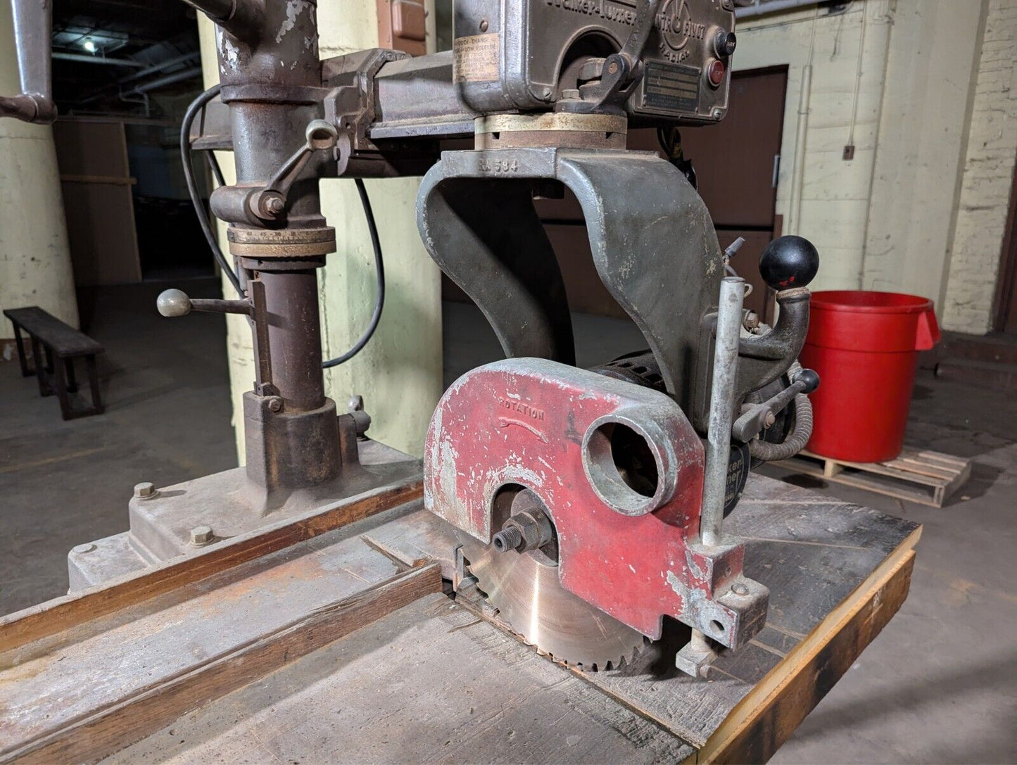 Walker-Turner Radial Arm Saw RA551 Centro Pivot Vintage Manufacturing Equipment
