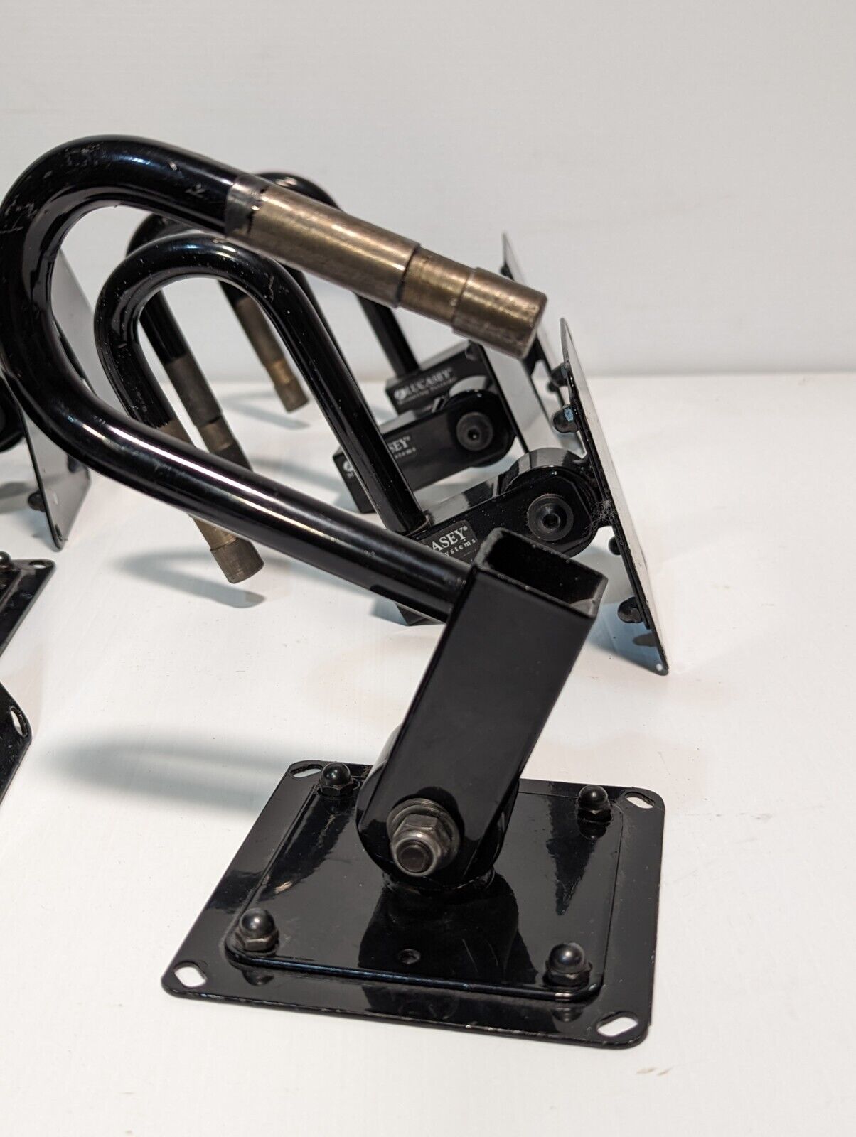 Lucasey LCIL200 hook mount for up to 32" flat panel screens - Free Shipping