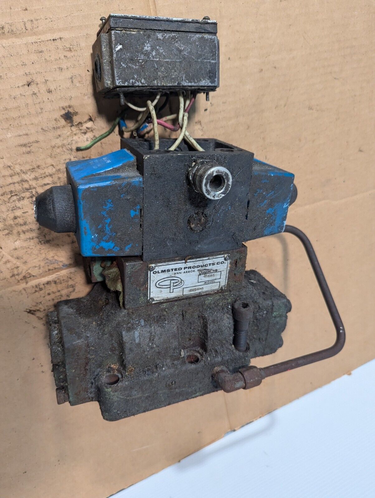 Vickers DG5S-8-2C-2-T-M-FW-B5-30 Directional Valve - Free Shipping