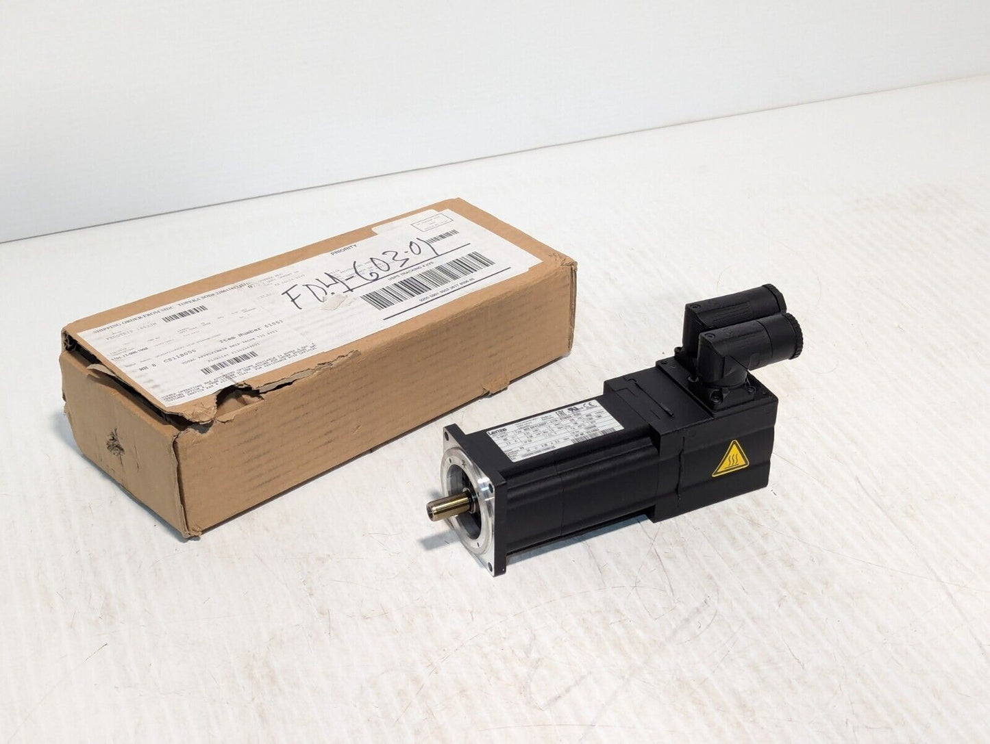Lenze MCS 06F41LRS0P1-A11N-ST5S00N-R2SU Servo Motor, 4050rpm, 165v, 0.68hp