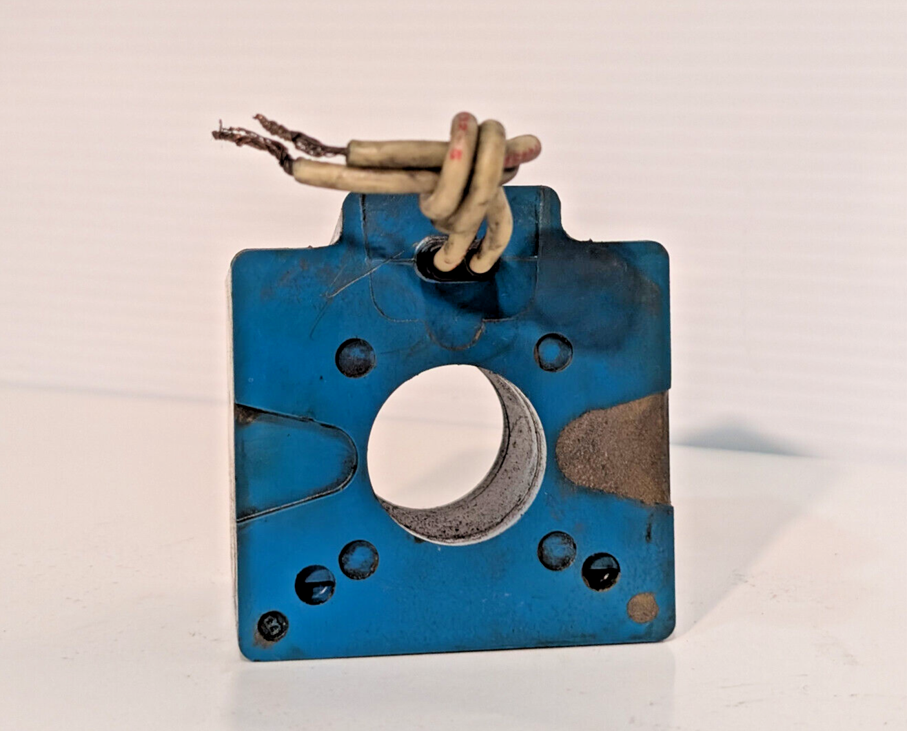 Vickers 868982 Solenoid Replacement Coil, 110/120V, 50/60Hz, .85/.69Amp