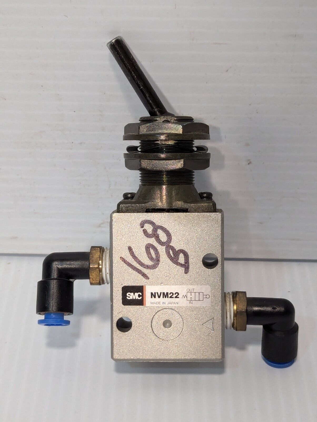 SMC NVM220 Pneumatic Toggle Switch Valve 1/4"NPT 2-Way 2-Port - Free Shipping