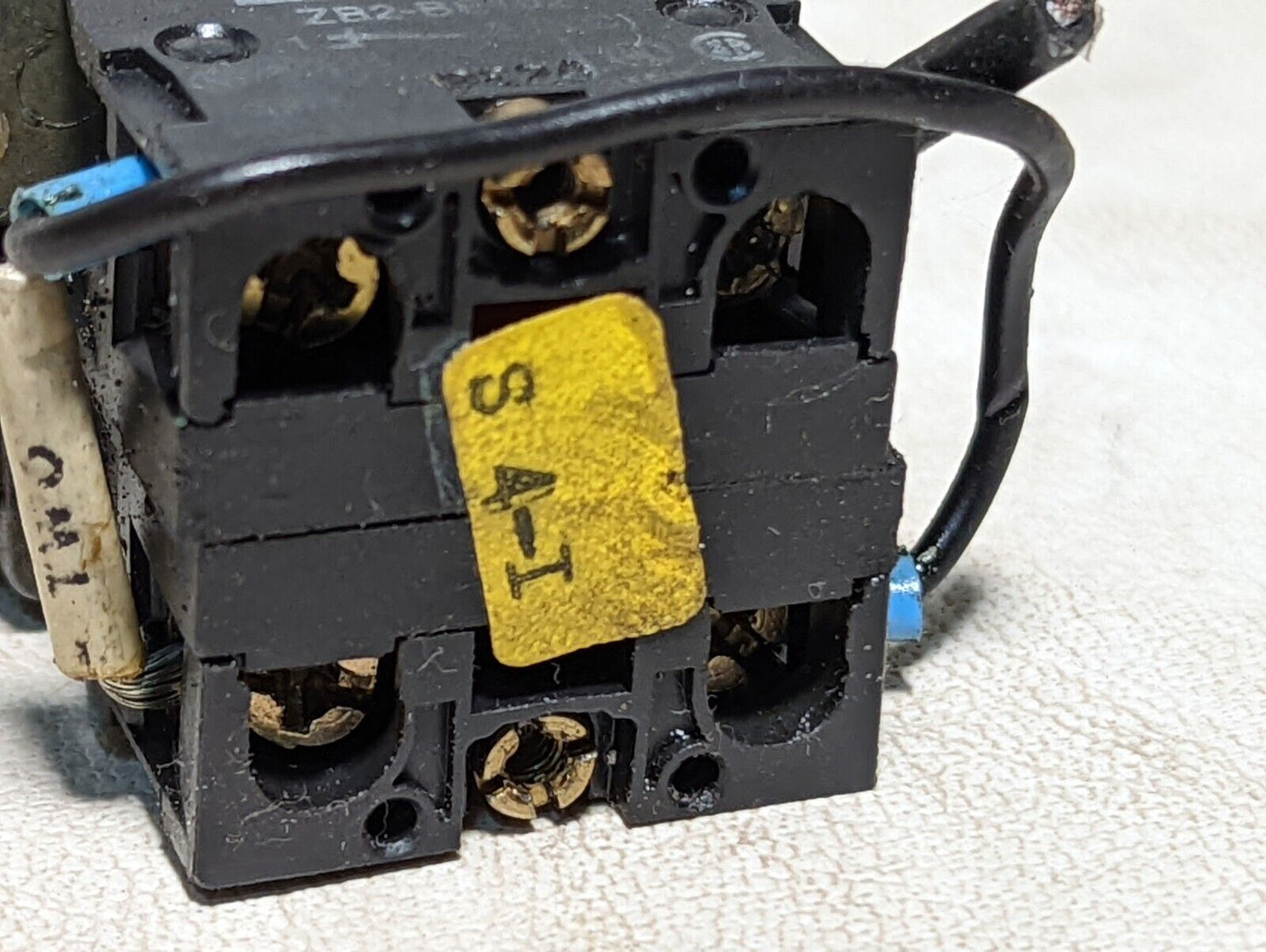 Telemecanique ZB2-BE102 red pushbutton switch