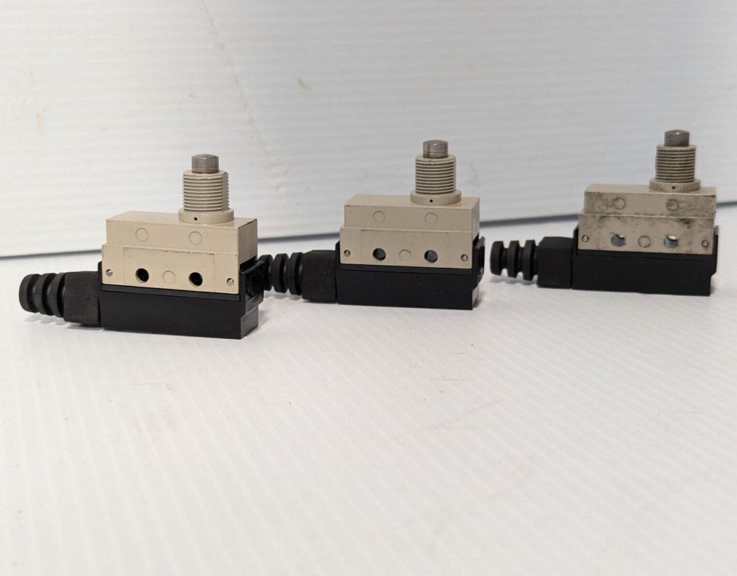 Omron SHL-D55 roller plunger limit switch, EN 60947-5-1, 250V, free shipping