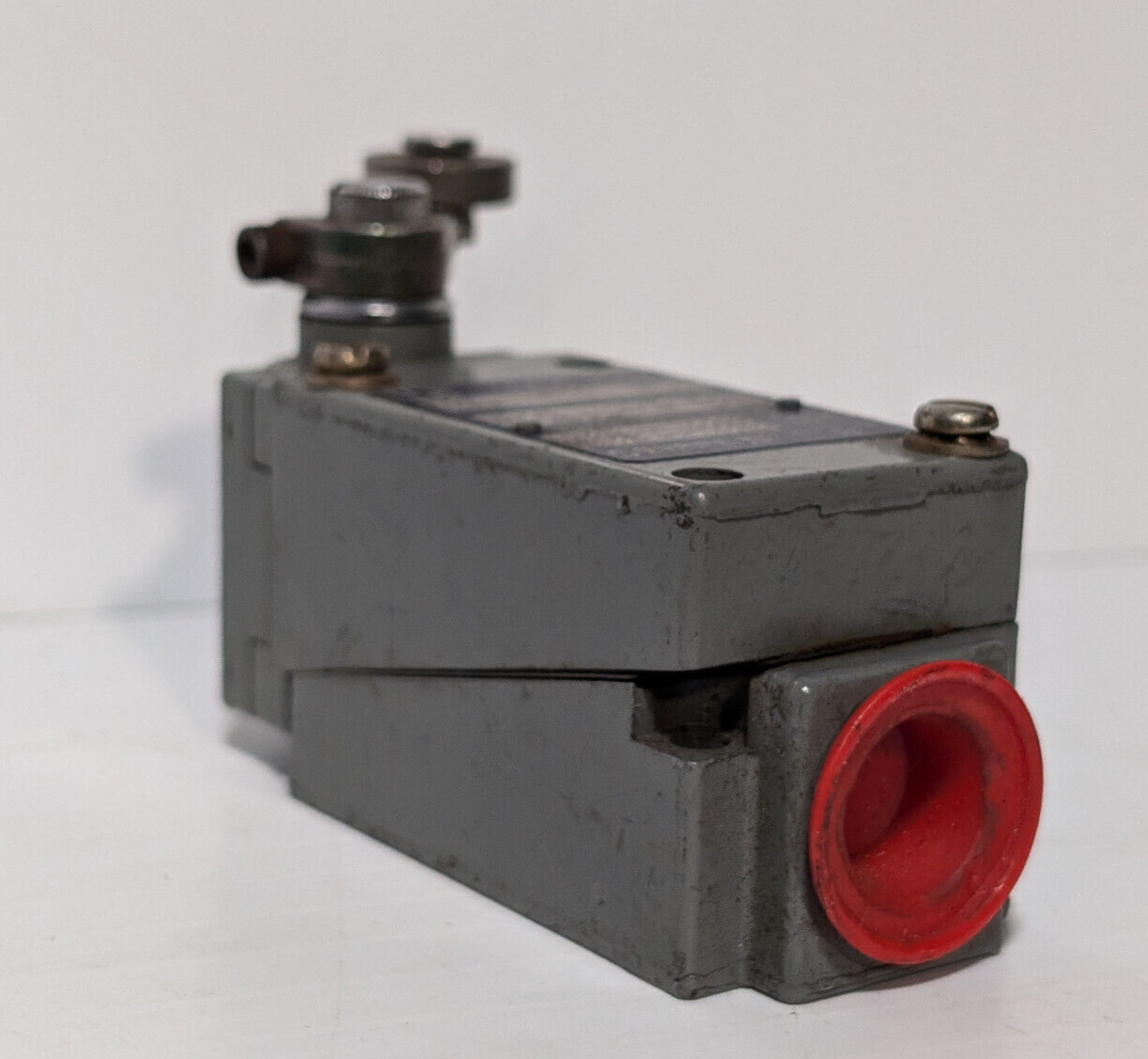 Square D B54B2 Ser 5, Class 9007, Form GL, Heavy Duty Limit Switch, 10 Amp