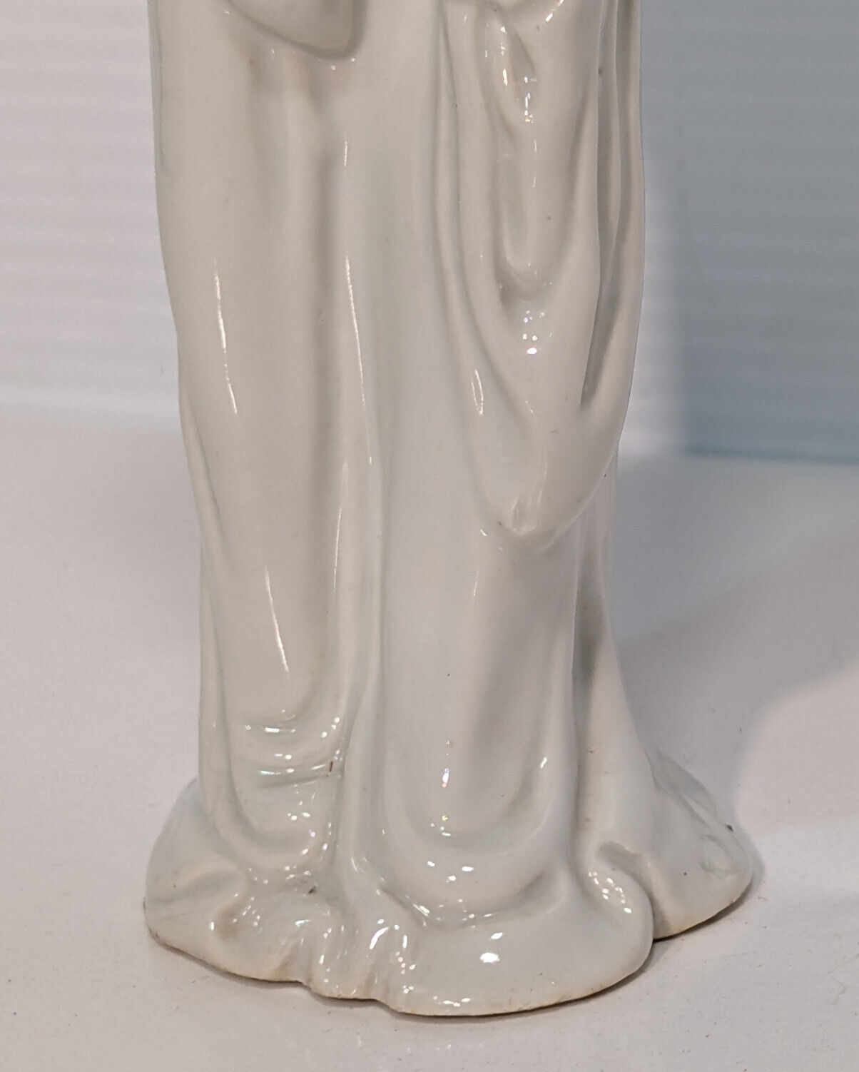 Vintage Antique Blanc De Chine White Porcelain Collectable Figurine Woman Roses