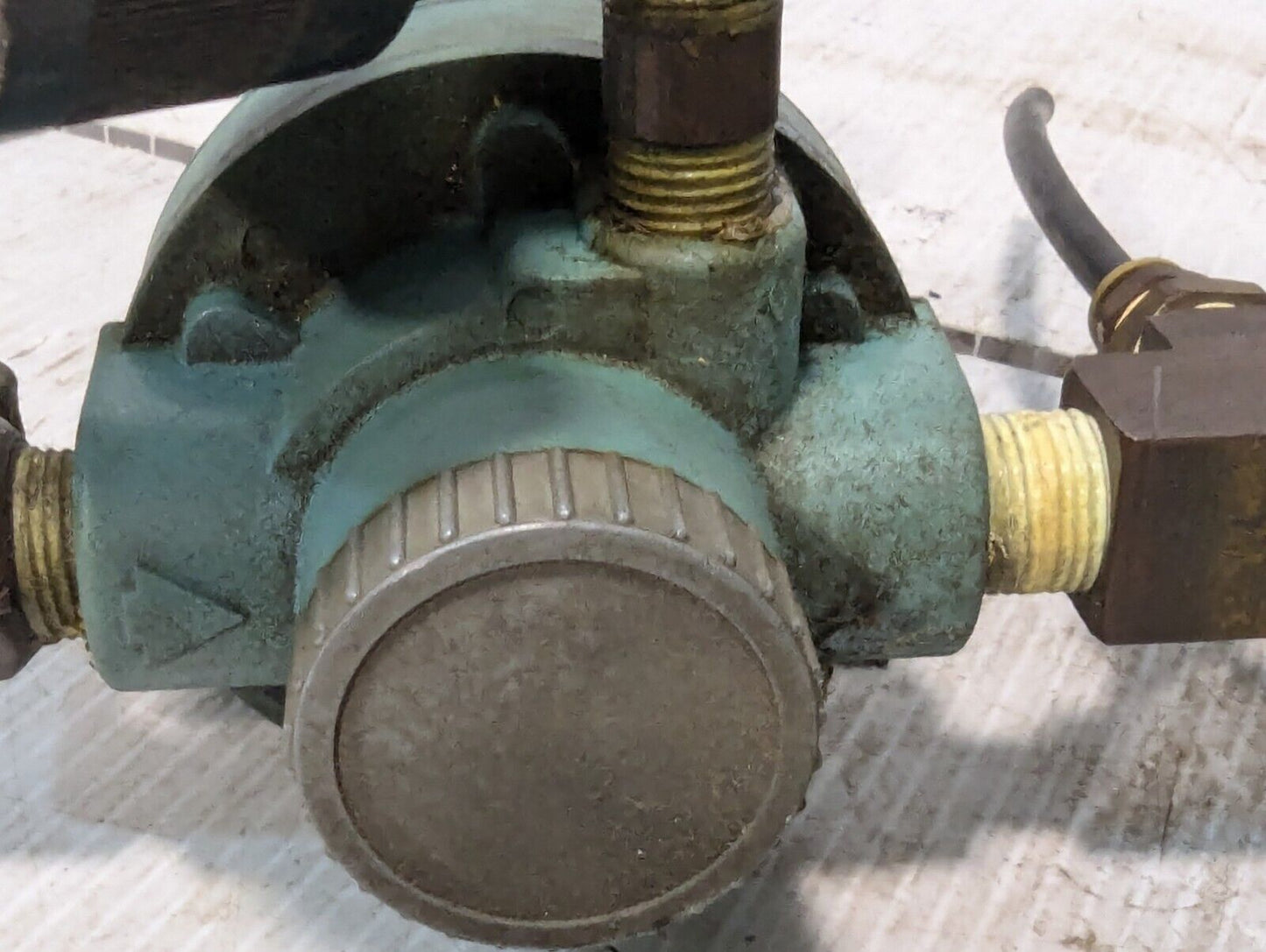 Wilkerson R20-02-000 Regulator w/unidentified Attachment+Returns