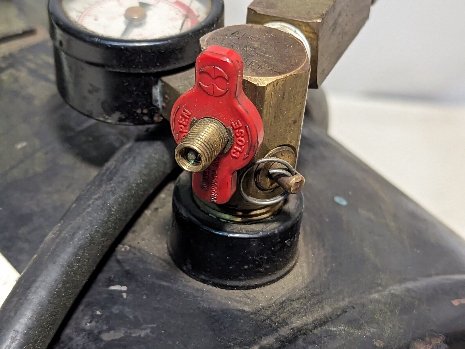 Speedaire 4F692(?) air tank