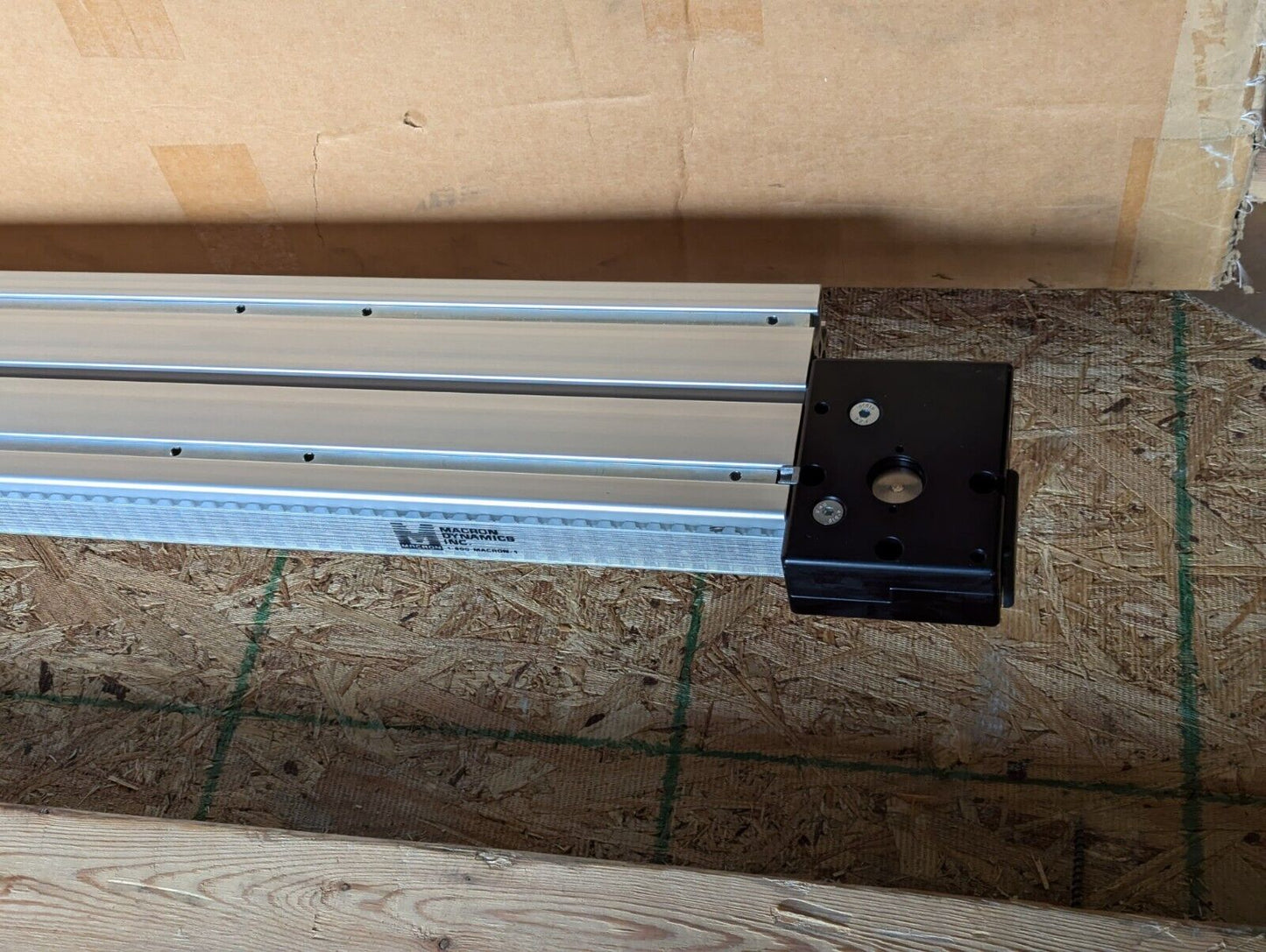 Macron 8676A01 Linear Rail Actuator w/Onvio 9000566 Reducer / 3915-11-000-0415