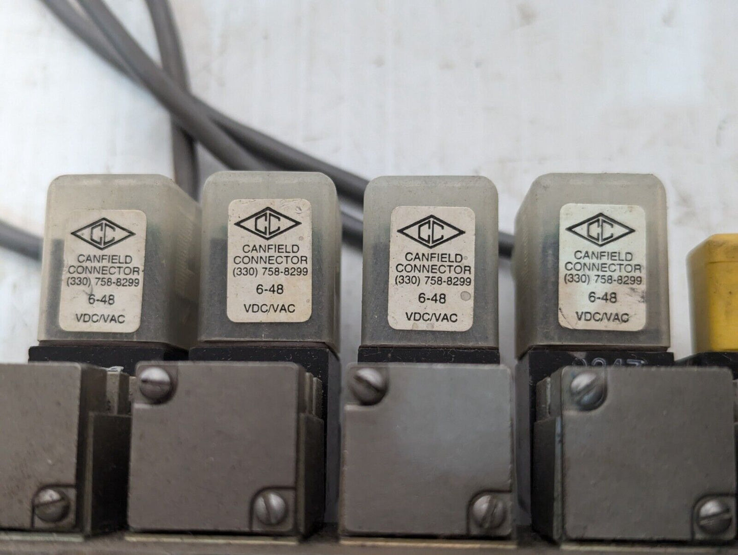 Numatics Valve Assembly w/ (1) 031SA400E, (2) 031SS4002, (2) 031SA4004 &Manifold