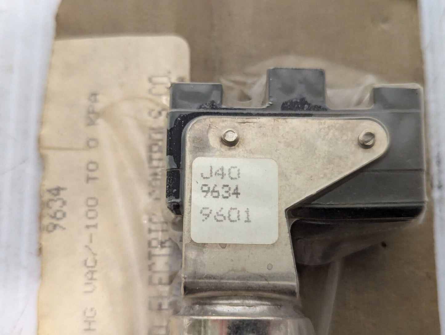 United Electric Controls Co. Pressure Switch J40-218 Range 0-30PSI Free Shipping