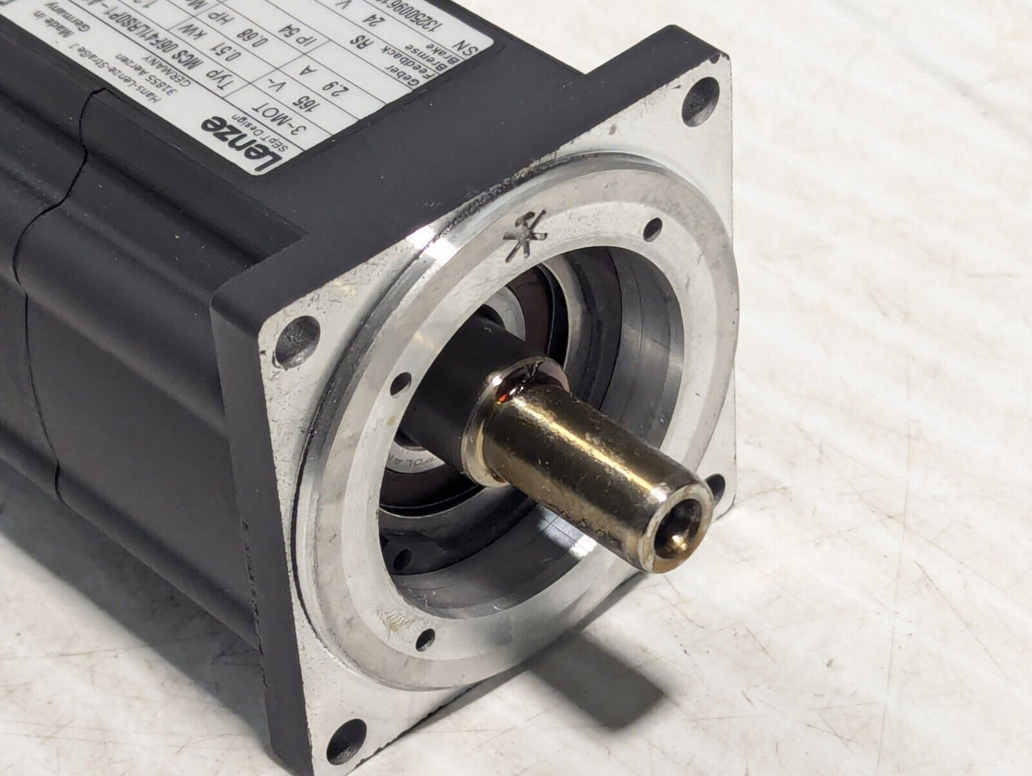 Lenze MCS 06F41LRS0P1-A11N-ST5S00N-R2SU Servo Motor, 4050rpm, 165v, 0.68hp