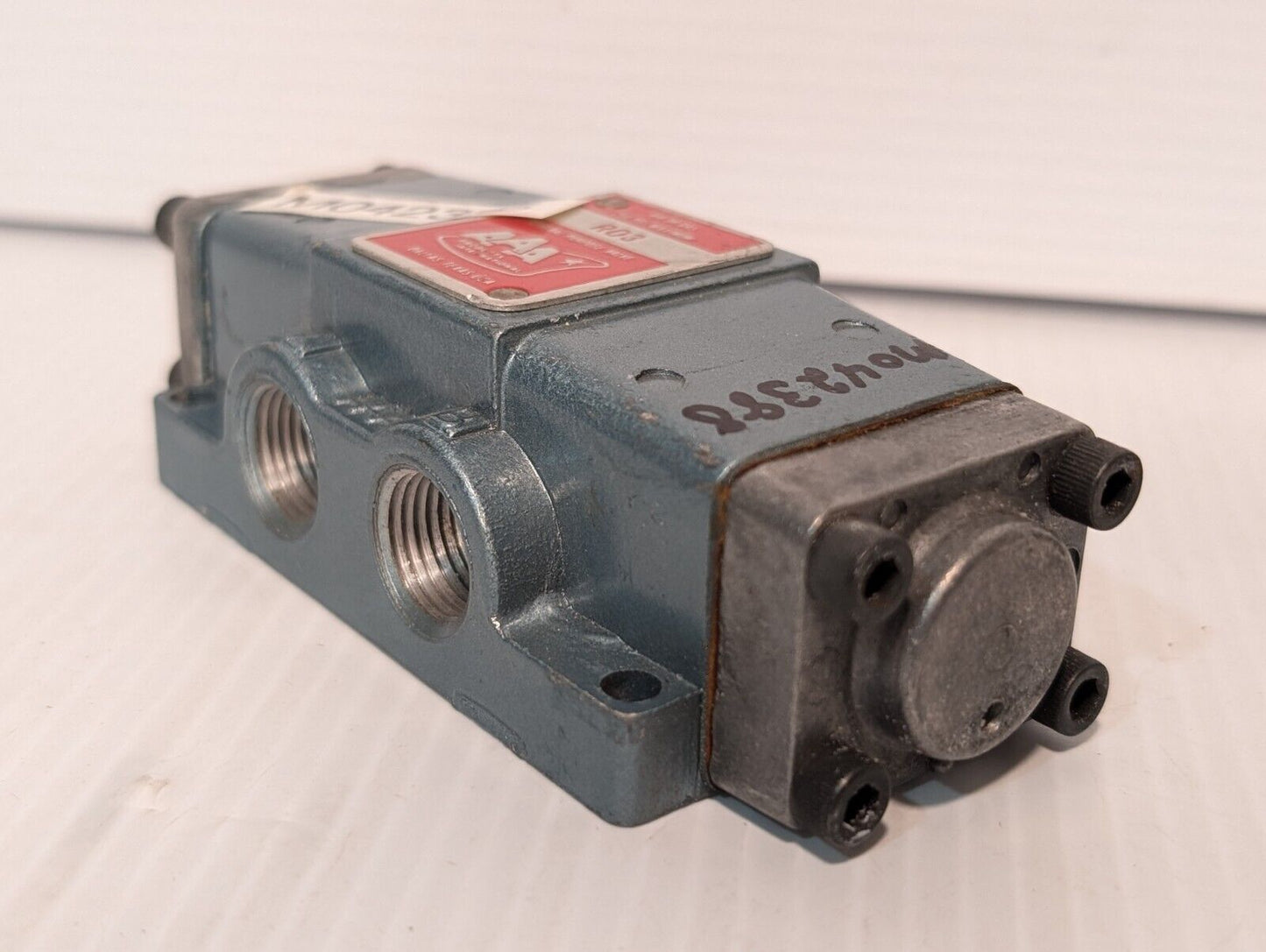 AAA Products RO3 Air or Gas Operated Valve, 3/8" NPTF, Spring Return, 250psi Max