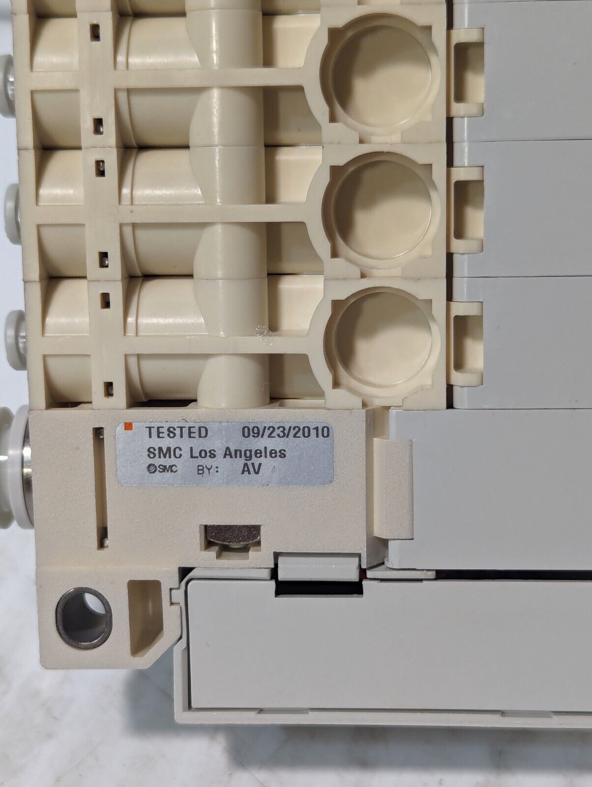 SMC VV5Q21-04C4FS0-S-X50US Valve Manifold Plug In - Free Shipping