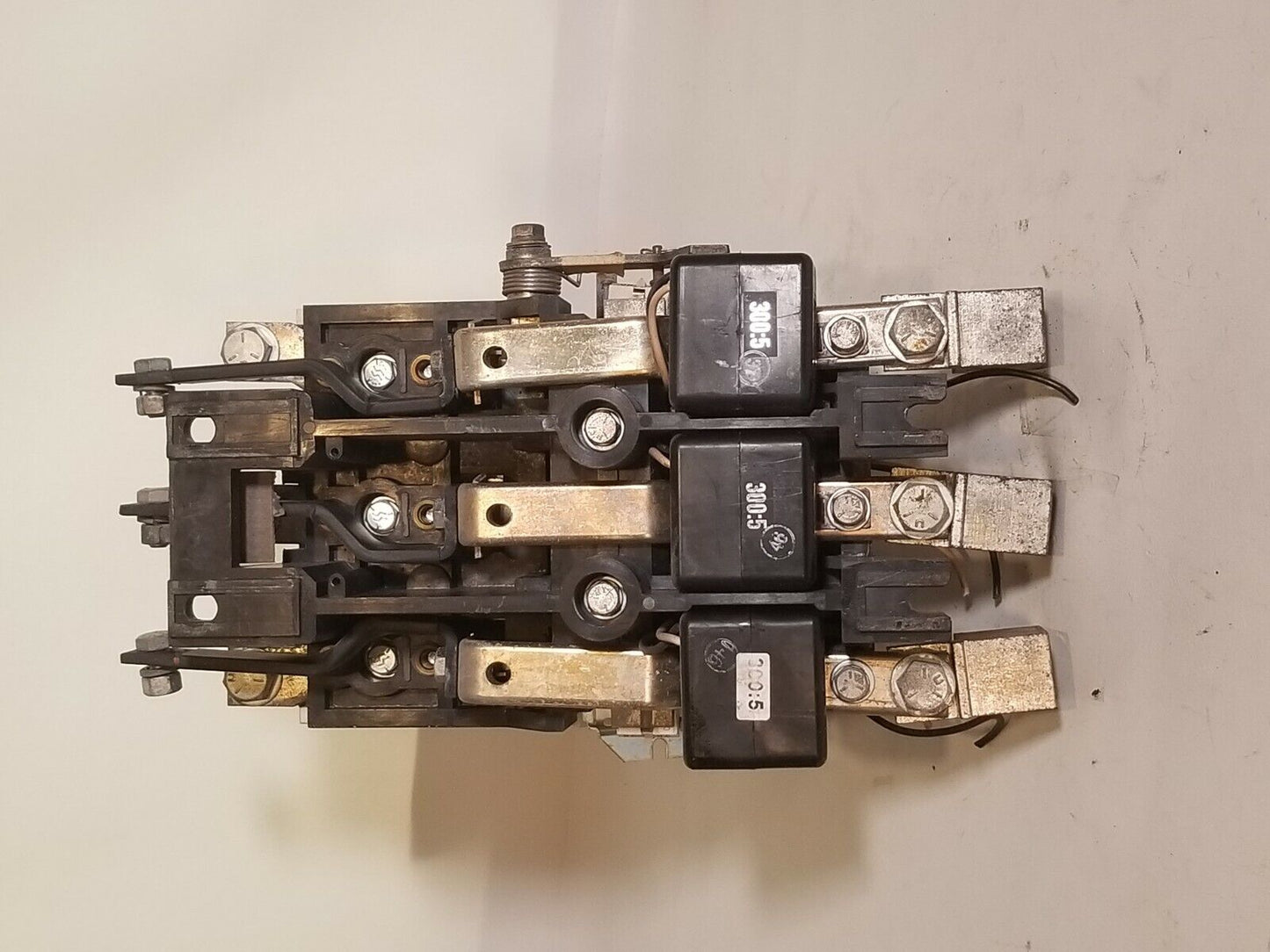 Westinghouse Motor Control Model J A200M5CXXZ1 2045A41G59 with 440/480VAC coil