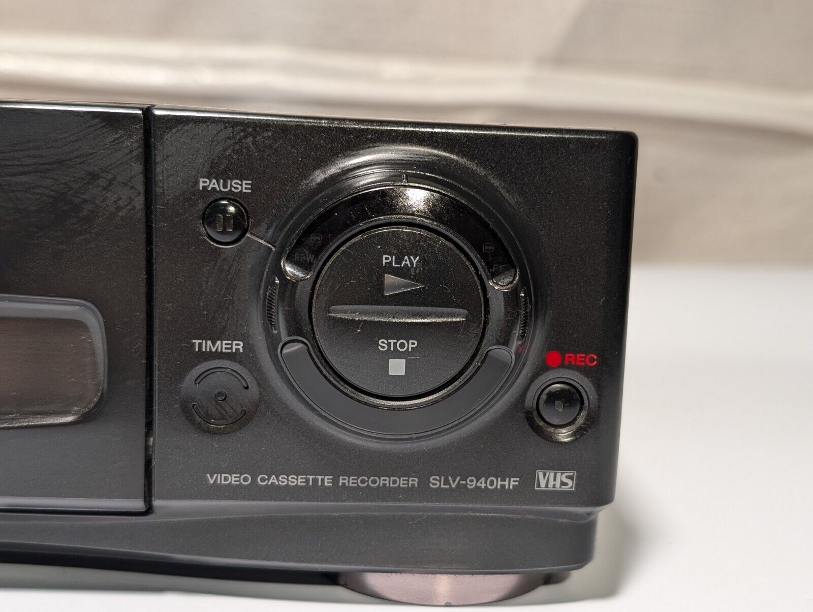 Sony SLV-940HF VCR-Plus Hi-Fi Stereo VHS VCR, Flying Erase Head, No Remote