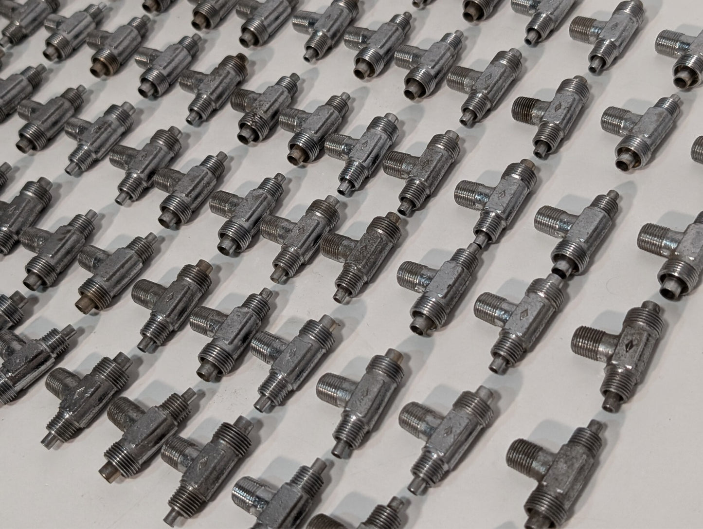 (5) Steel Tee Flared Hydraulic Tube Pipe Thread Fitting
