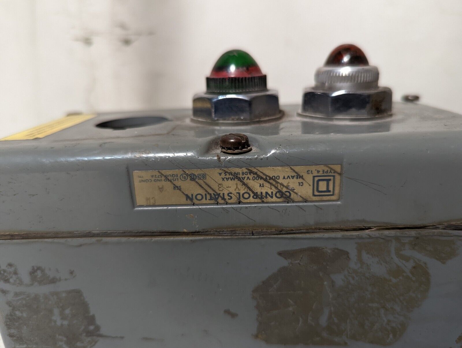 Square D 9001KY3 control station, 3 pushbutton enclosure, with 2 indicator light