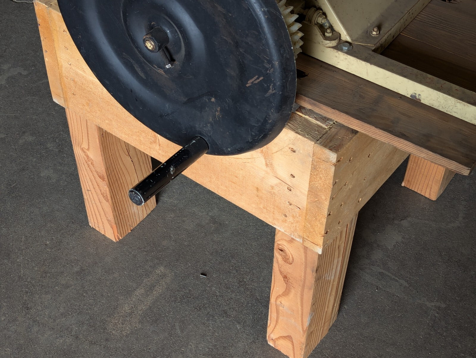 Steel Fruit Crusher with Stand for Pulping, Mashing, Grinding for Wine / Cider