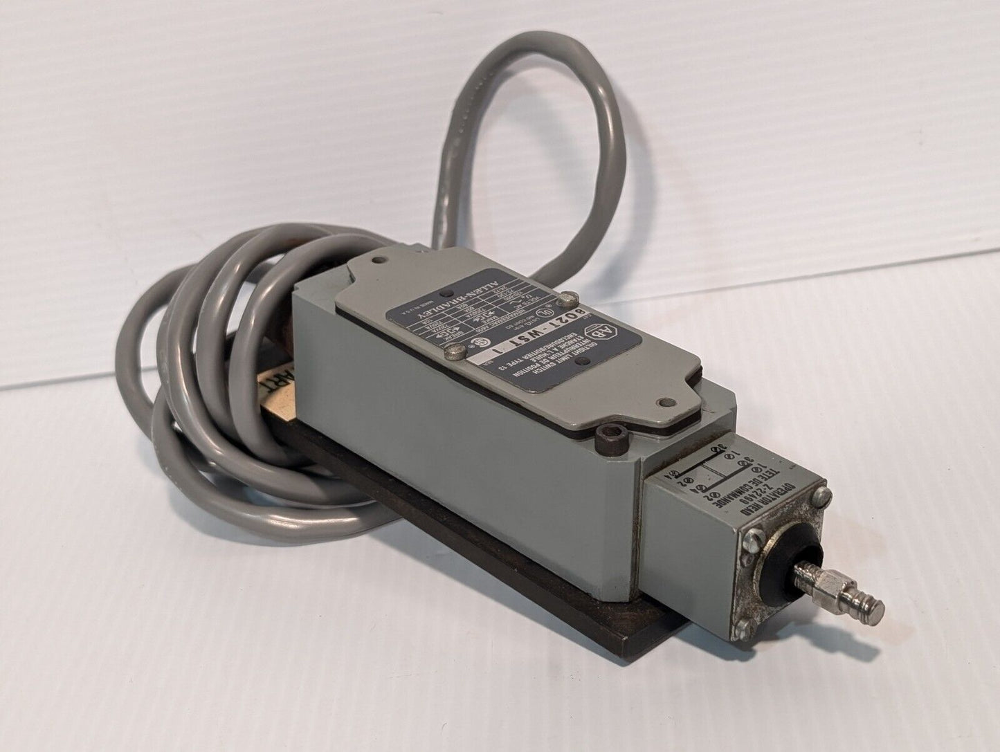 Allen Bradley 802T-WST Oiltight Limit Switch, Series 1, 120-600VAC - Free Ship