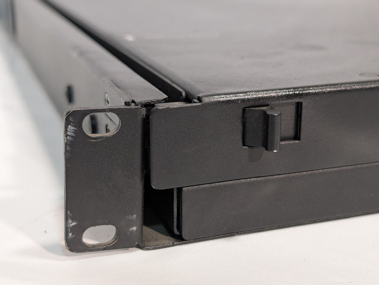 Acnodes MKD6117 Rack Mount Drawer, LCD Monitor, Full HD, KVM 8-Port Combo Switch