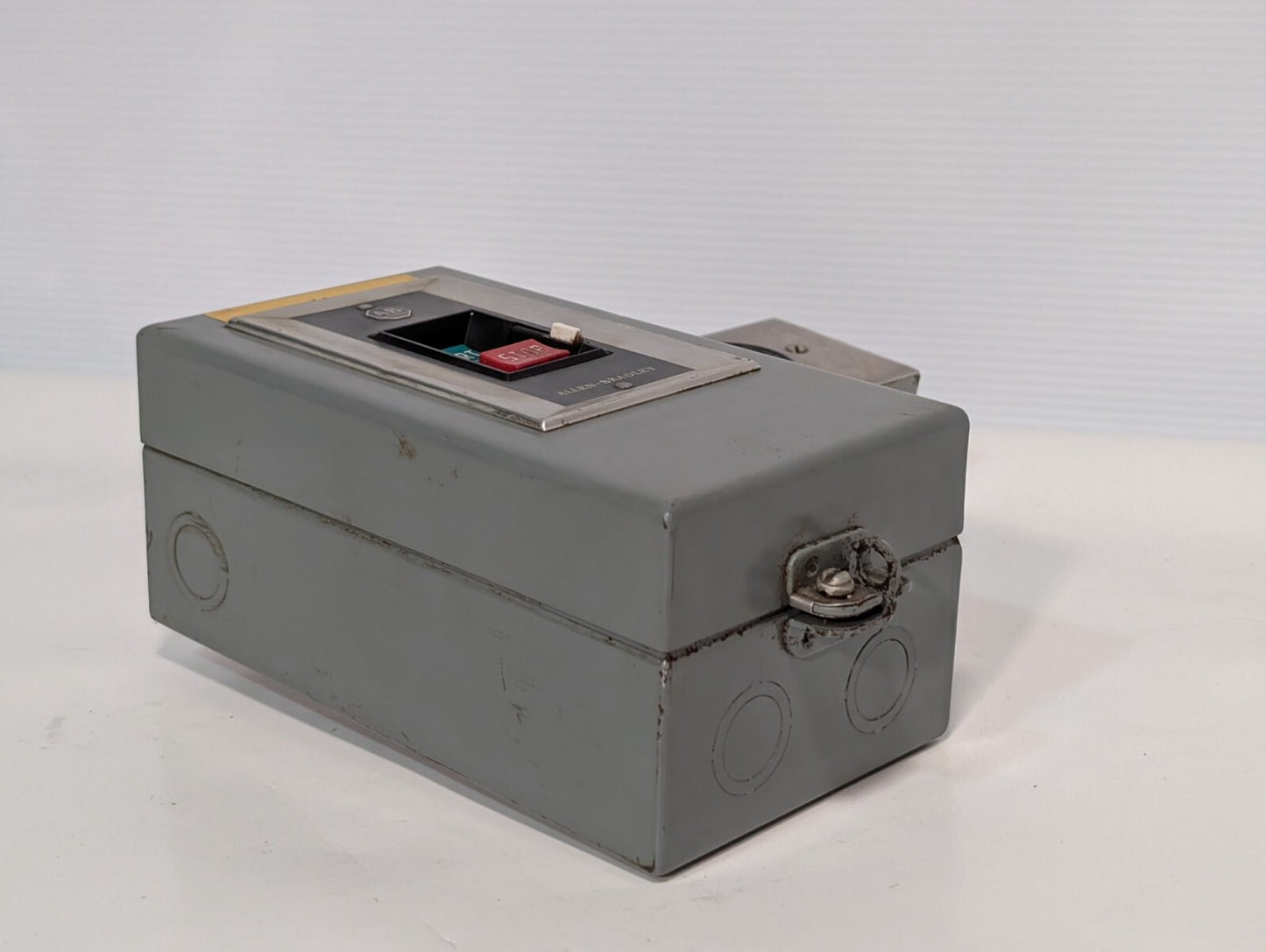 Allen Bradley 609-AAW Manual Starter in Encl. w\ 20A Hubbell Twist-Lock Recptcle