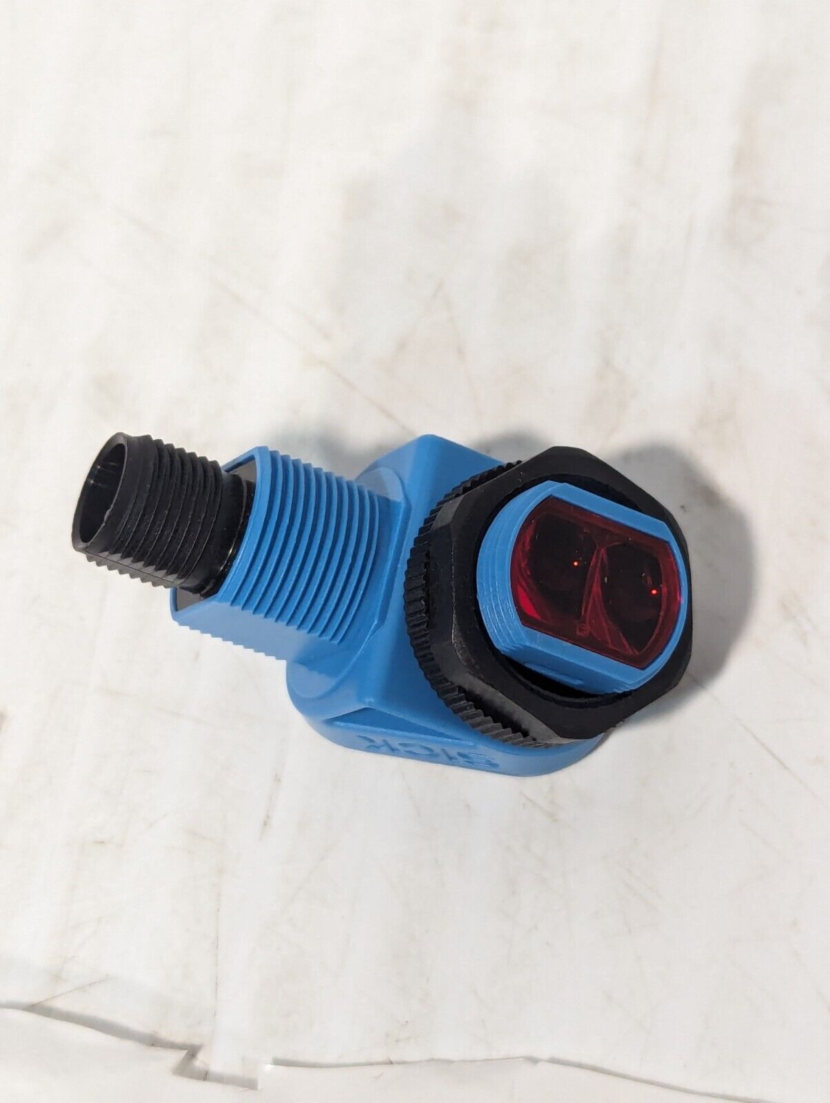 Sick ET3-P5728, 1047939 sensor, PNP LO M12 W/health, 10-30VDC - Free Shipping