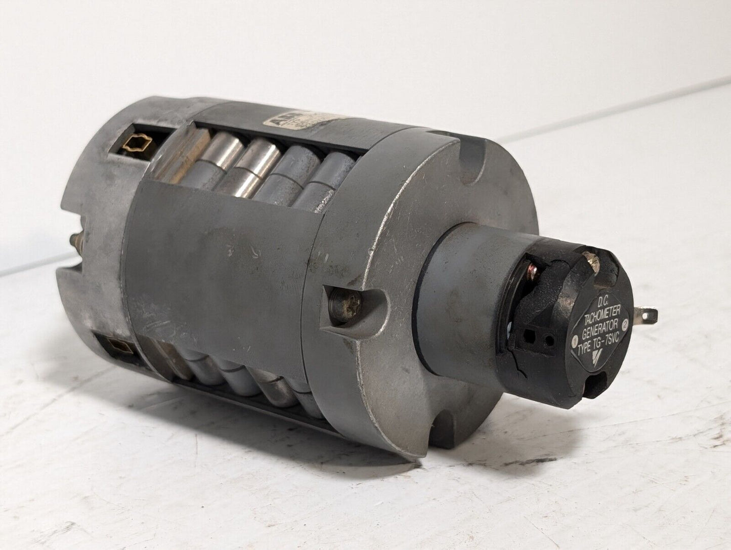 Yaskawa ABB UGTMEM-06LBB41 Minertia Servo Motor Mini Series